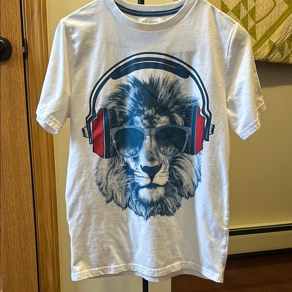White Short Sleeve Tee with Lion Graphic Print and Headphones size L